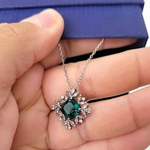 ▫️green swarovski necklace▫️